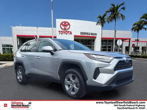 Used 2022 Toyota RAV4 XLE w/ Convenience Package AWD/4WD image 1