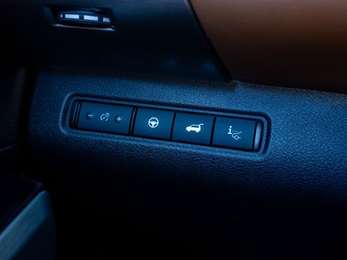 Used 2025 Nissan Pathfinder Platinum FWD image 20