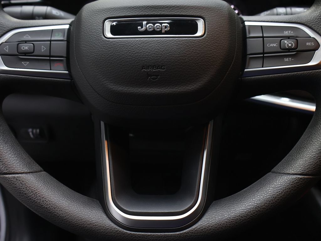 Used 2025 Jeep Compass Sport AWD/4WD image 18