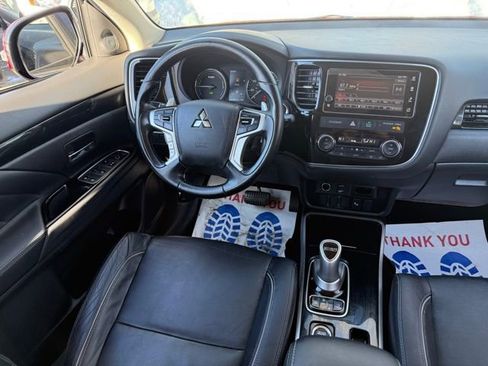 Used 2018 Mitsubishi Outlander 4WD Plug-In Hybrid image 16