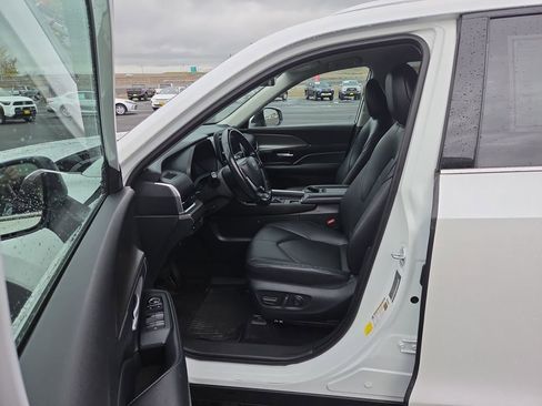 Used 2024 Toyota Grand Highlander XLE image 16