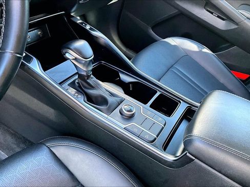 Used 2021 Kia Sorento S image 12