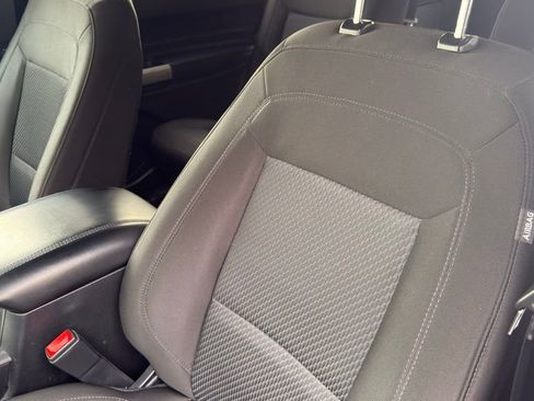 Used 2023 Ford Explorer XLT image 11