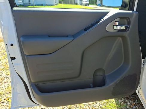 Used 2019 Nissan Frontier SV AWD/4WD image 13