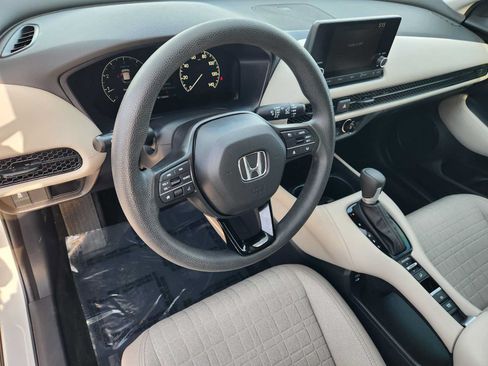 Used 2024 Honda HR-V LX image 2