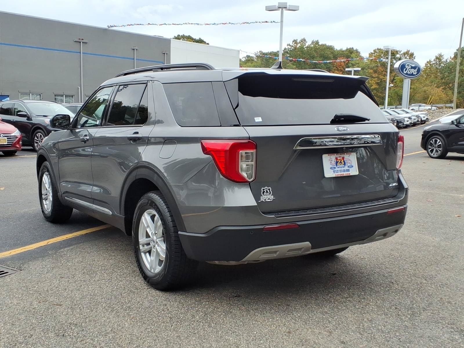 Certified 2022 Ford Explorer XLT w/ Equipment Group 202A AWD/4WD image 6