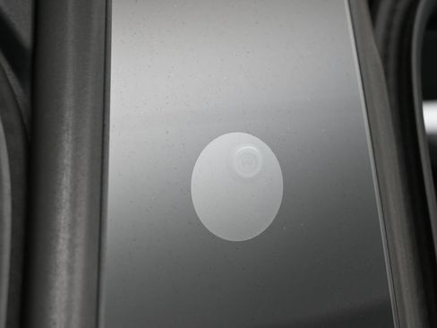 Used 2021 Tesla Model Y Long Range image 32