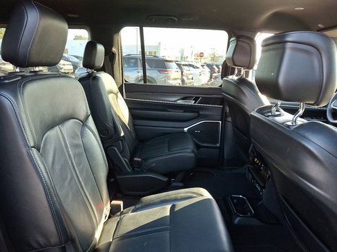 Used 2024 Jeep Wagoneer Series III image 15