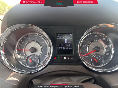 Used 2012 Chrysler Town & Country Limited w/ Luxury Group FWD image 8
