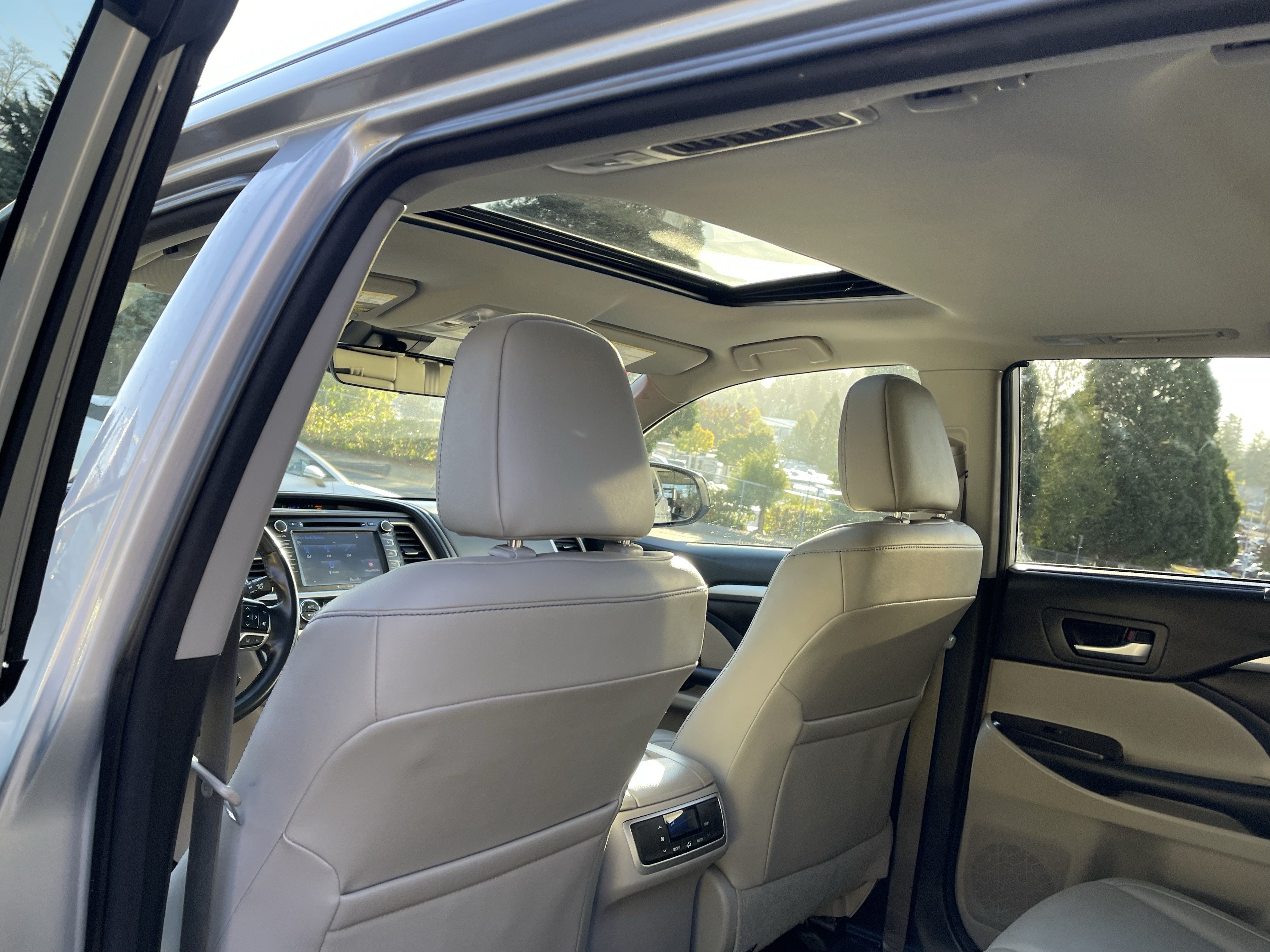 Certified 2018 Toyota Highlander XLE AWD/4WD image 16