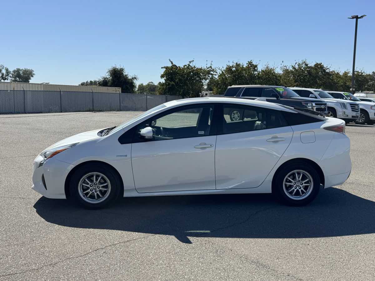 Used 2017 Toyota Prius Four w/ Advanced Technology Package FWD image 6