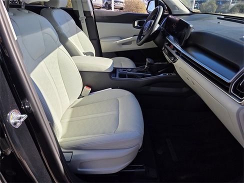 Used 2024 Kia Sorento S w/ Panoramic Sunroof Package image 15