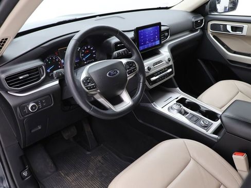 Used 2022 Ford Explorer XLT w/ Equipment Group 202A image 14