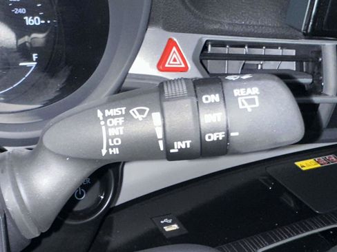 Used 2025 Toyota Sienna LE image 31