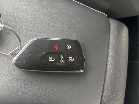 Used 2026 Volkswagen Tiguan SE AWD/4WD image 26