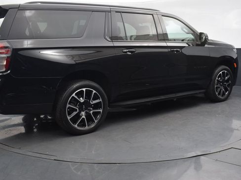 Used 2023 Chevrolet Suburban RST w/ Luxury Package AWD/4WD image 6