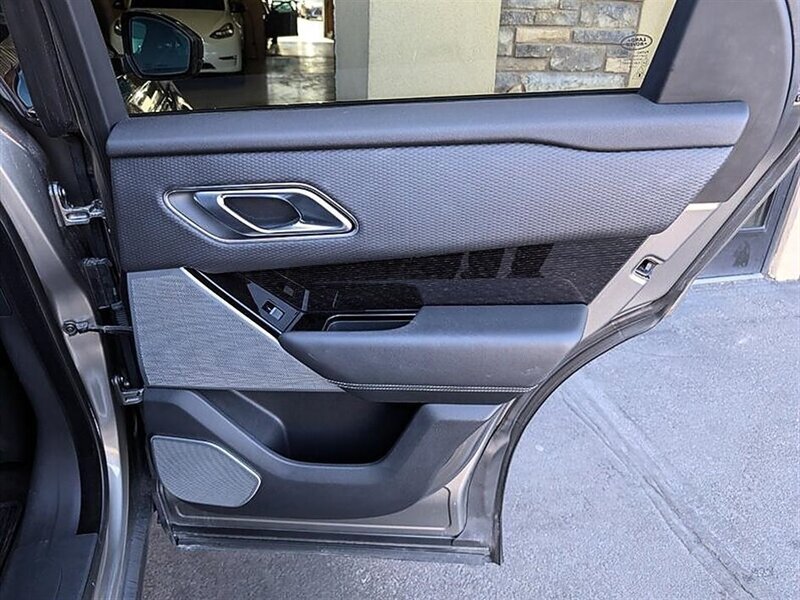 Used 2019 Land Rover Range Rover Velar R-Dynamic SE AWD/4WD image 28
