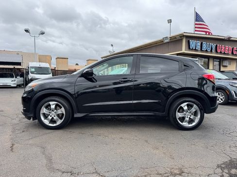 Used 2017 Honda HR-V EX image 7