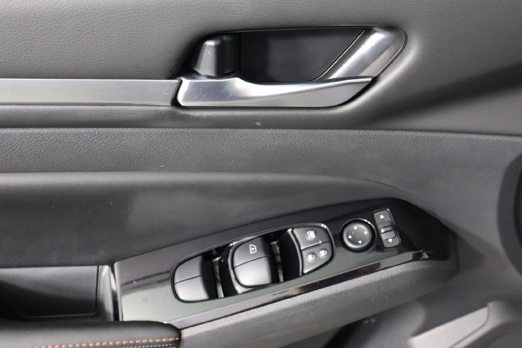 Used 2024 Nissan Altima 2.5 SR AWD/4WD image 20