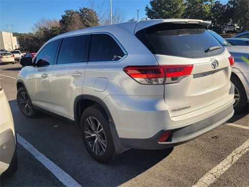 Used 2019 Toyota Highlander LE image 6