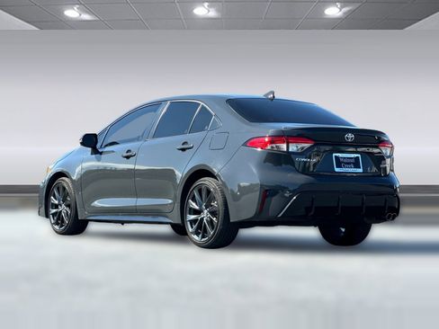 Used 2024 Toyota Corolla SE w/ SE Package FWD image 3