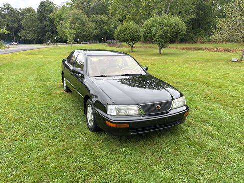Used 1995 Toyota Avalon XLS FWD image 3
