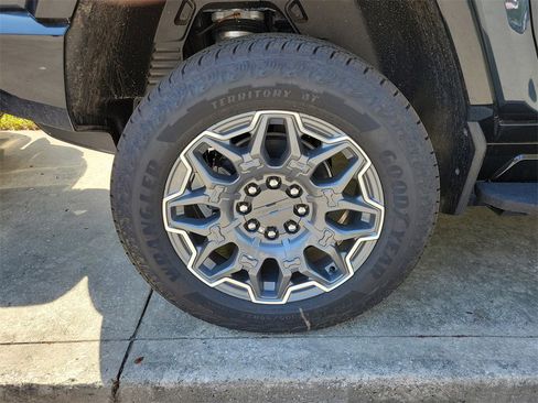 New 2025 GMC Hummer EV 3X image 4