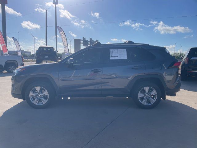 Used 2025 Toyota RAV4 XLE AWD/4WD image 2