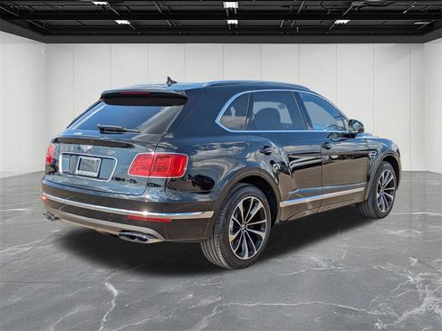 Used 2018 Bentley Bentayga image 9