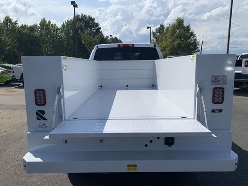 Used 2024 RAM 2500 Tradesman w/ Chrome Appearance Group image 15