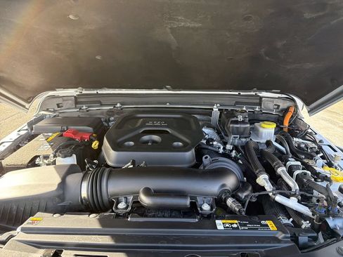 Used 2024 Jeep Wrangler Unlimited AWD/4WD image 34
