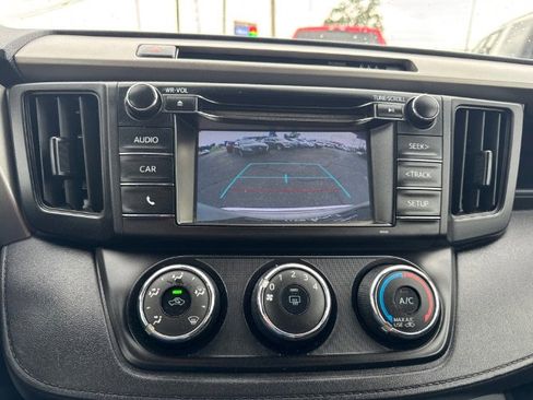 Used 2017 Toyota RAV4 LE AWD/4WD image 20