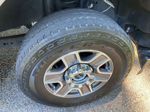 Used 2023 Ford F250 Lariat w/ FX4 Off-Road Package image 17