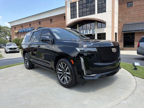 Used 2021 Cadillac Escalade Sport w/ Driver Assist Tech Package AWD/4WD image 3