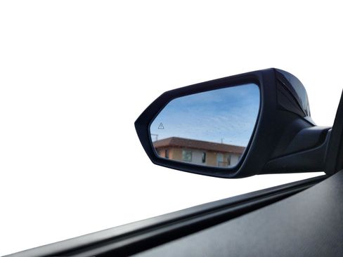 Used 2023 Hyundai Elantra Limited image 12