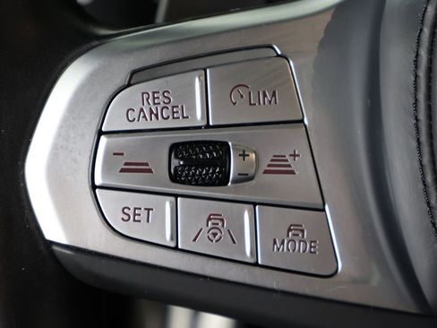 Used 2022 BMW 750i xDrive w/ Executive Package AWD/4WD image 56