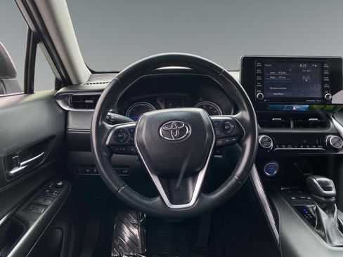 Used 2022 Toyota Venza LE AWD/4WD image 12