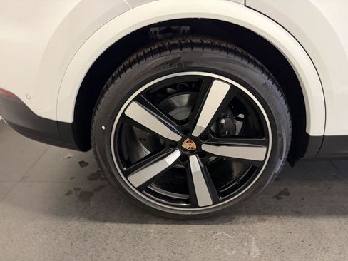 New 2026 Porsche Cayenne image 12