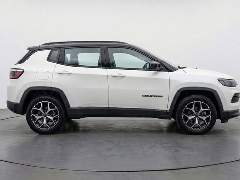 Used 2025 Jeep Compass Limited AWD/4WD image 11