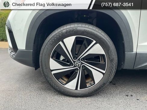 Used 2023 Volkswagen Taos SE AWD/4WD image 5