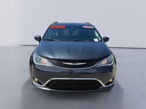 Used 2019 Chrysler Pacifica Touring Plus w/ Cold Weather Group FWD image 8