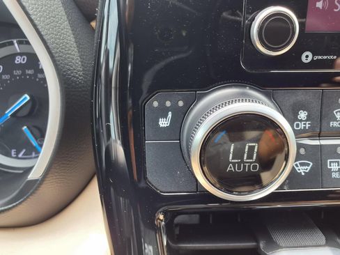 Used 2020 Toyota Highlander XLE FWD image 13