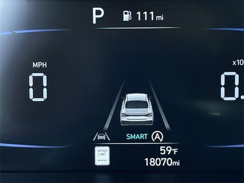 Used 2025 Hyundai Elantra SE image 14