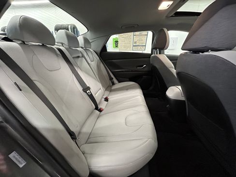 Used 2025 Hyundai Elantra Limited image 17