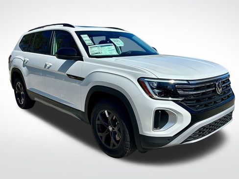 New 2026 Volkswagen Atlas Peak Edition image 3