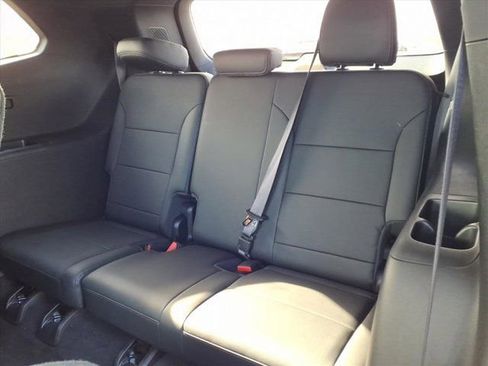 Used 2025 Buick Enclave Preferred image 25