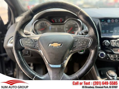 Used 2017 Chevrolet Cruze Premier FWD image 14