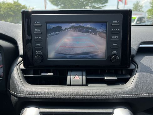 Used 2019 Toyota RAV4 LE AWD/4WD image 18