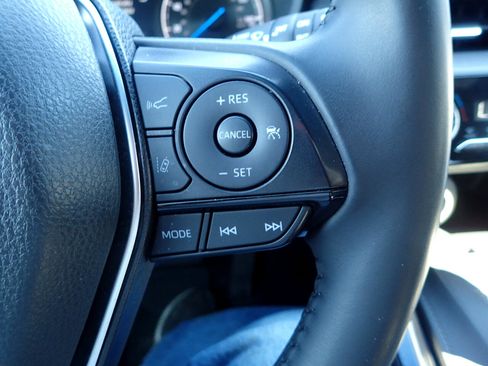 Used 2021 Toyota Venza XLE image 16