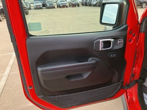 Certified 2024 Jeep Wrangler Unlimited Rubicon w/ Convenience Group image 9